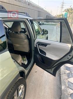 تۆیۆتا ڕاڤ 4